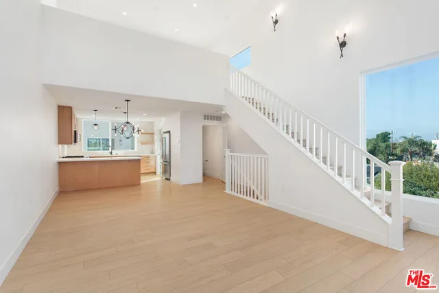 $870,000 | 11220 Victory Boulevard, North Hollywood, CA 91606