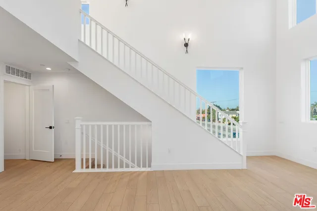 $870,000 | 11220 Victory Boulevard, North Hollywood, CA 91606