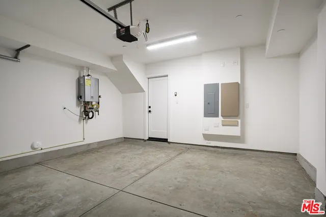 $870,000 | 11220 Victory Boulevard, North Hollywood, CA 91606