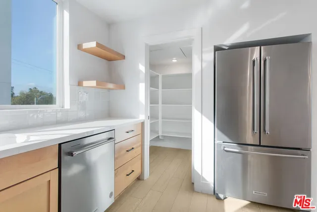 $870,000 | 11220 Victory Boulevard, North Hollywood, CA 91606