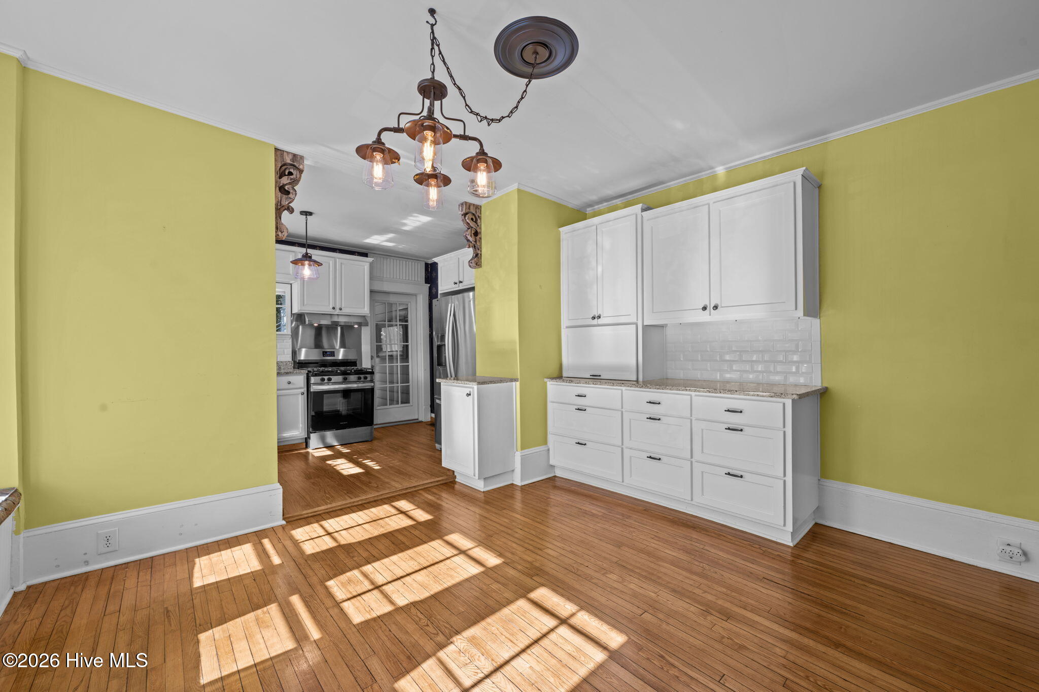 411 George Street New Bern, NC 28560 - Photo 11 of 76 Flows to the Kitchen