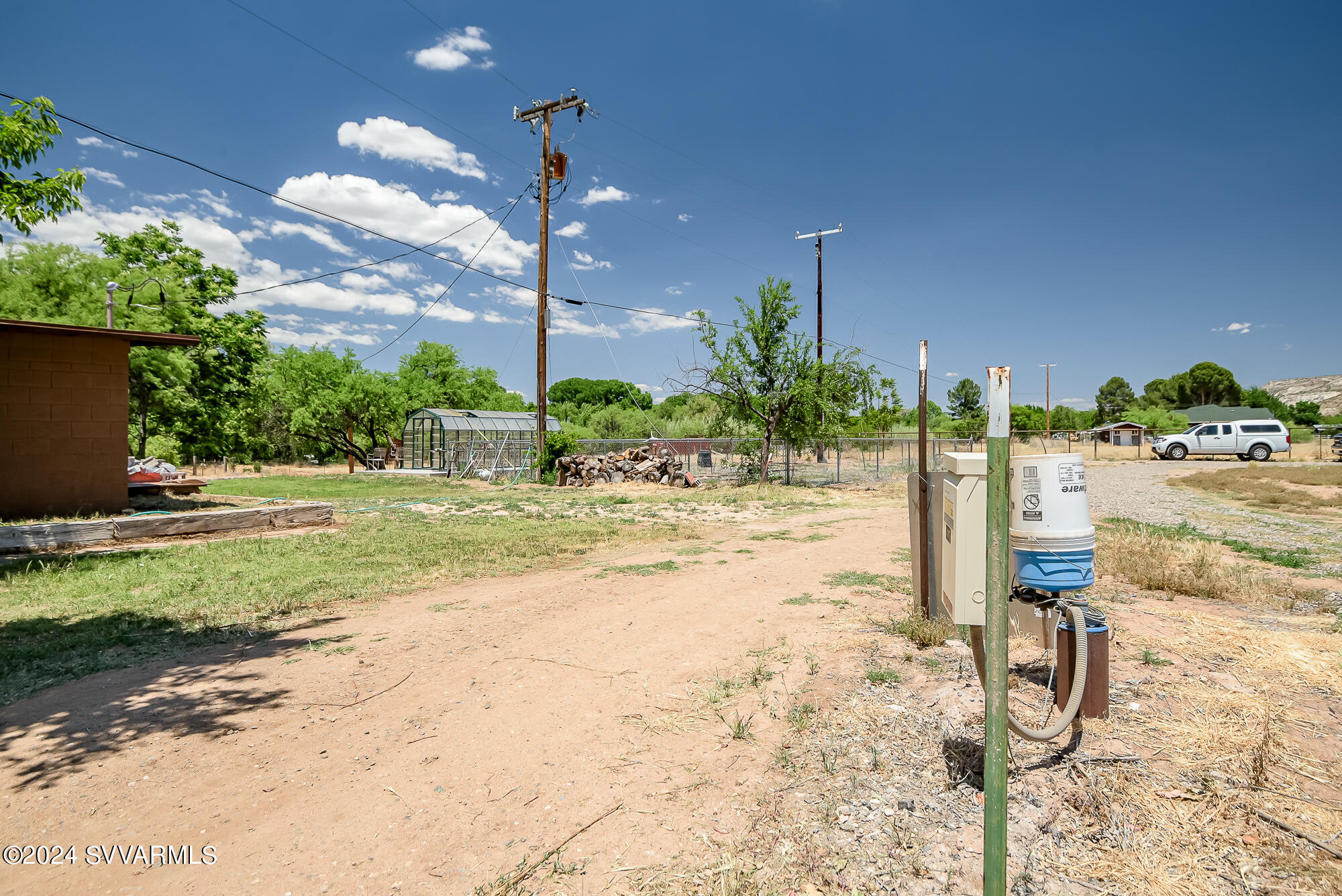 463 East Cocktail Trail Camp Verde, AZ 86322 - Photo 37 of 61 a view of a backyard of a house