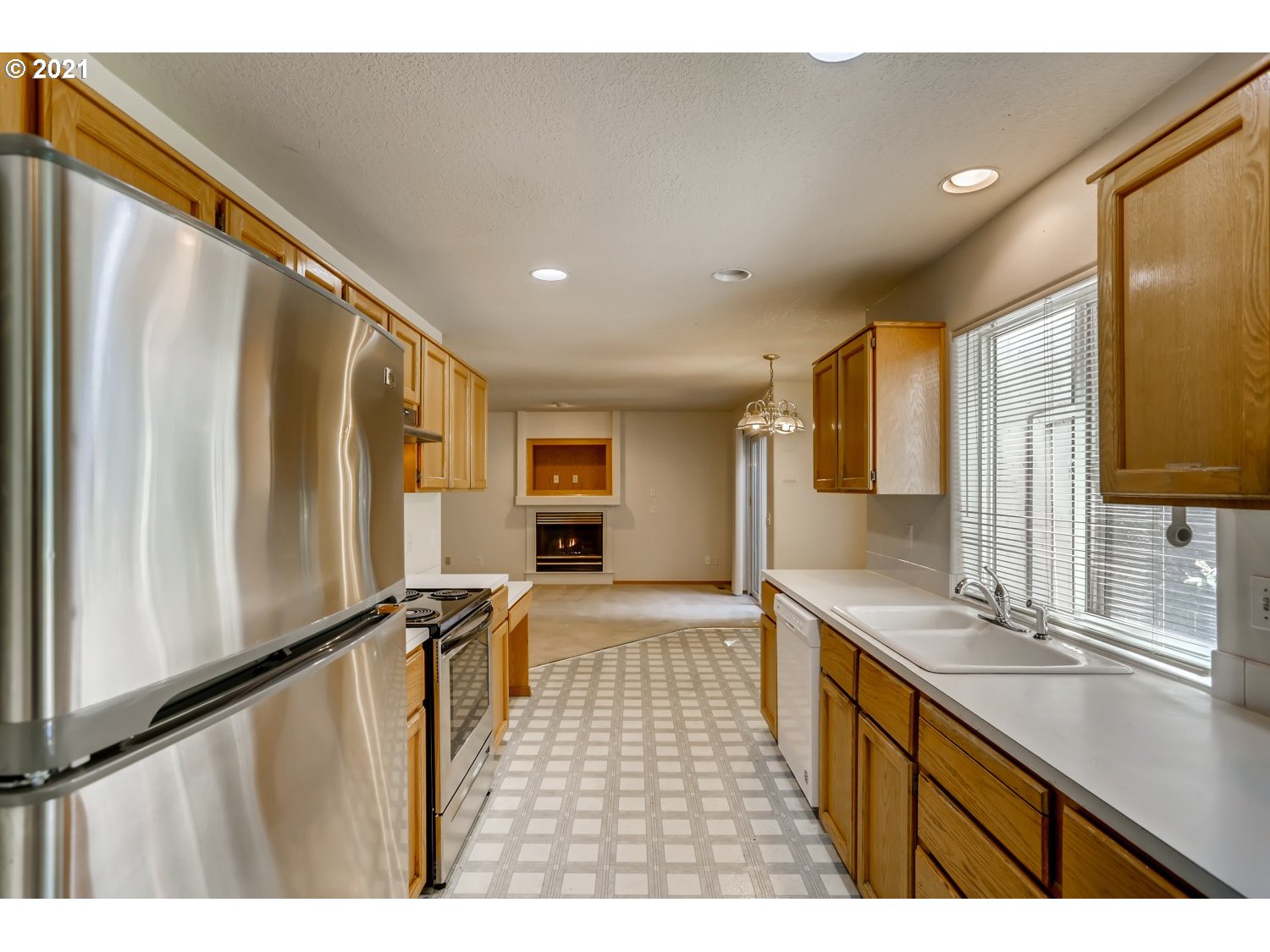 12977 Southwest Mayview Way Portland, OR 97223 - Photo 7 of 30 Gallery Image 7