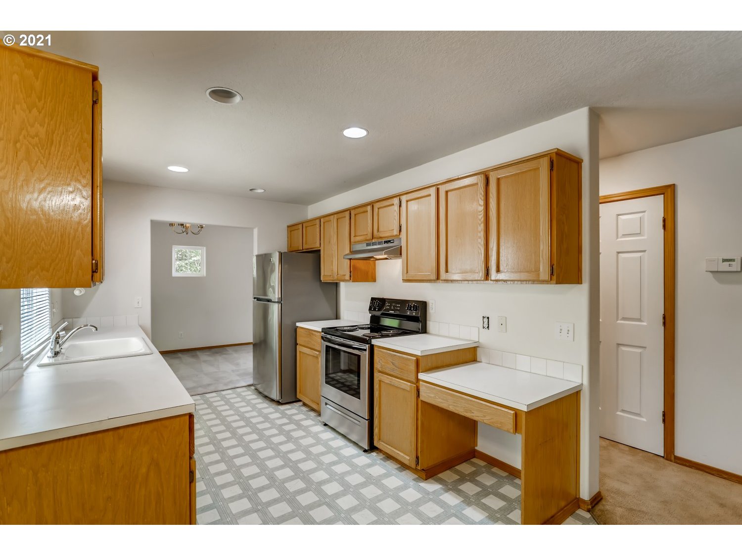 12977 Southwest Mayview Way Portland, OR 97223 - Photo 9 of 30 Gallery Image 9