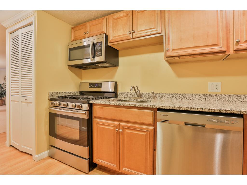 216 Cannongate III Road, Unit 216 Nashua, NH 03063 - Photo 13 of 19 Gallery Image 13