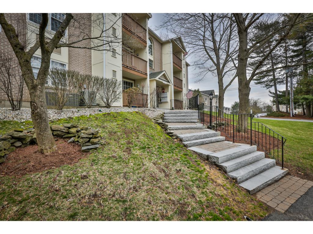 216 Cannongate III Road, Unit 216 Nashua, NH 03063 - Photo 4 of 19 Gallery Image 4