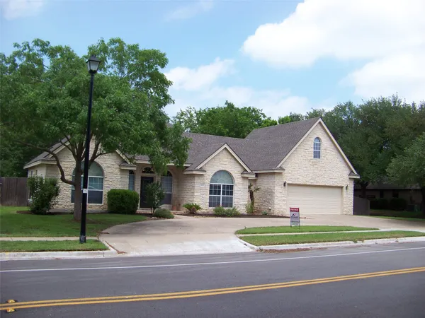 a view of house and outdoor space