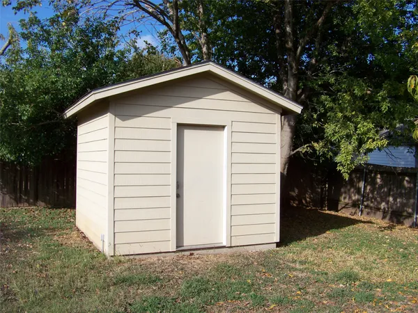 $399,900 | 1400 T H Johnson Drive, Taylor, TX 76574