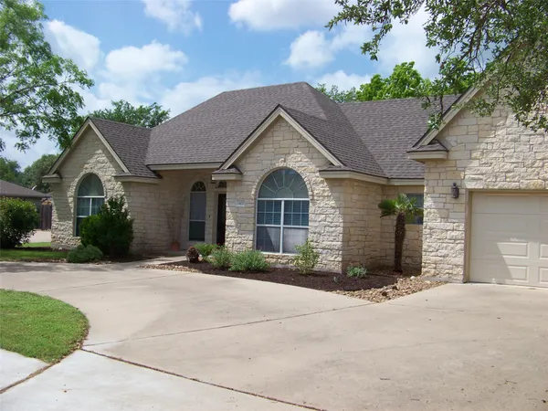 $399,900 | 1400 T H Johnson Drive, Taylor, TX 76574
