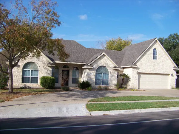 $399,900 | 1400 T H Johnson Drive, Taylor, TX 76574