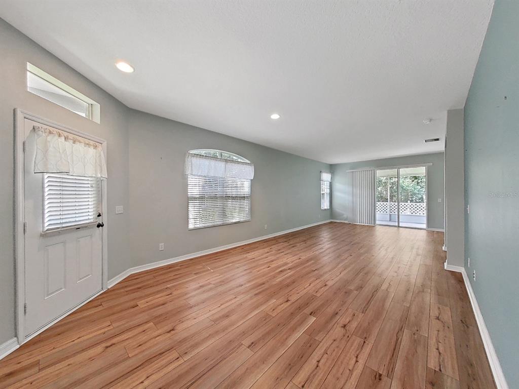 6077 Sandhill Ridge Drive Lithia, FL 33547 - Photo 4 of 26