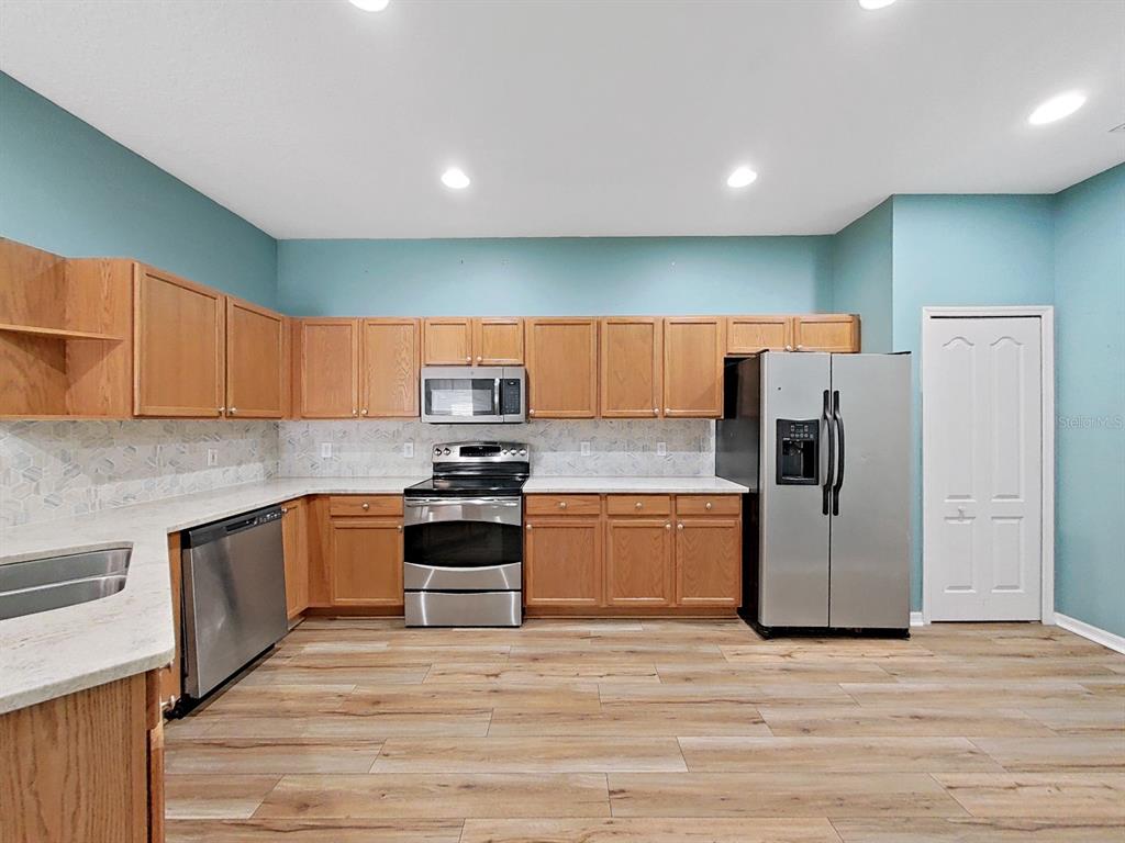 6077 Sandhill Ridge Drive Lithia, FL 33547 - Photo 6 of 26
