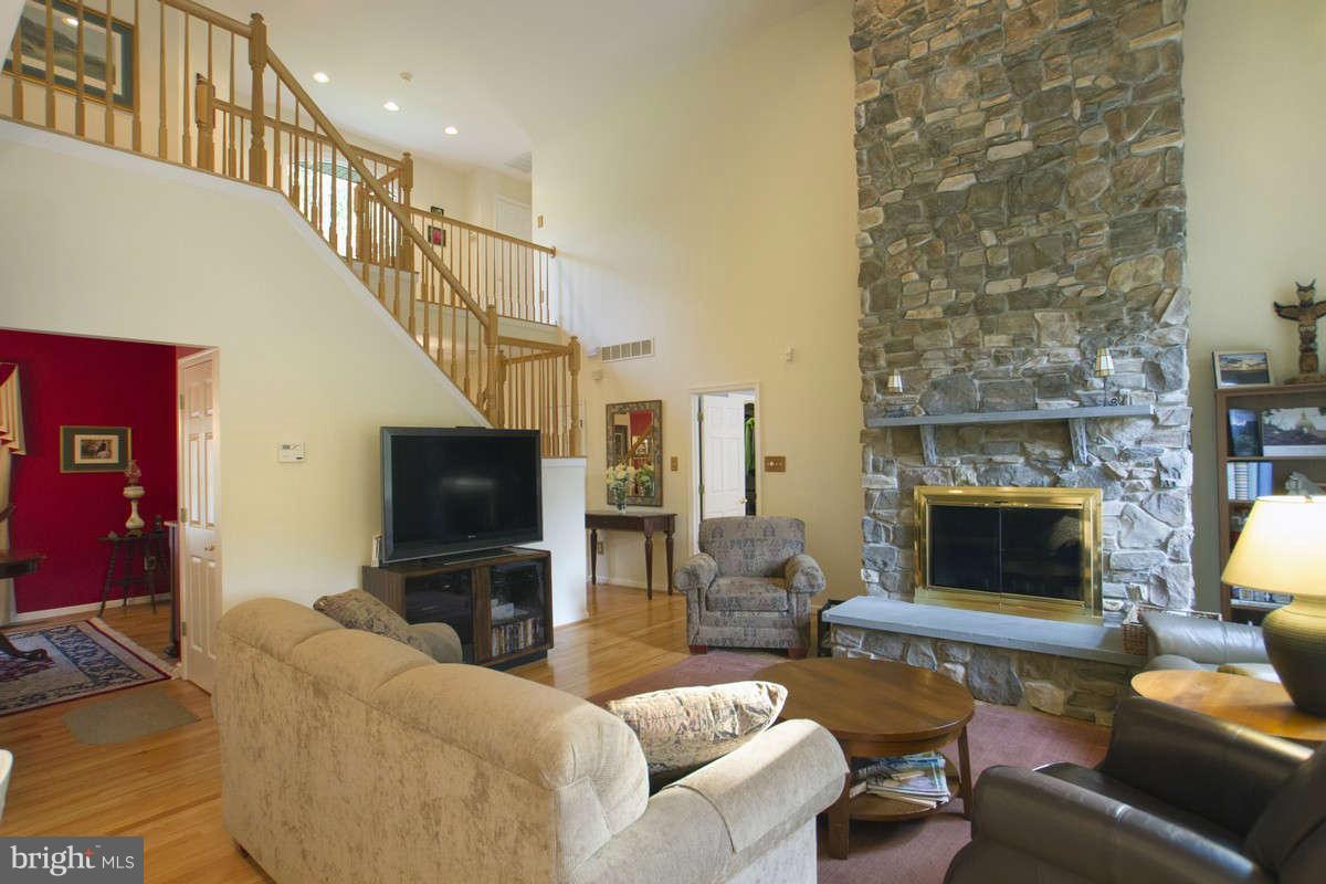 16901 Falls Road Upperco, MD 21155 - Photo 12 of 30 Living Room