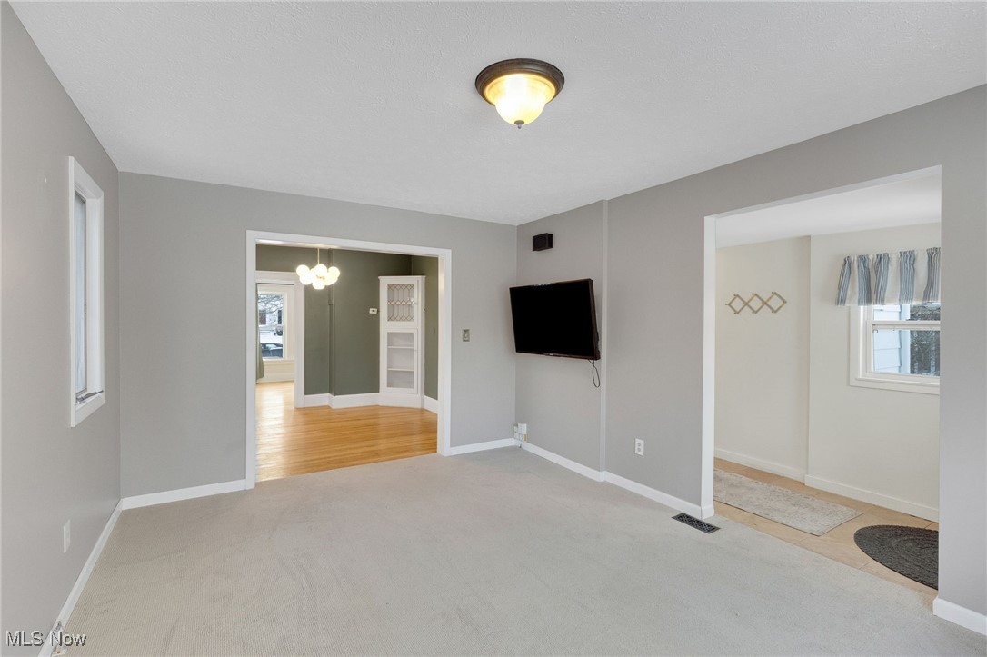 2542 Queenston Road Cleveland, OH 44118 - Photo 14 of 36