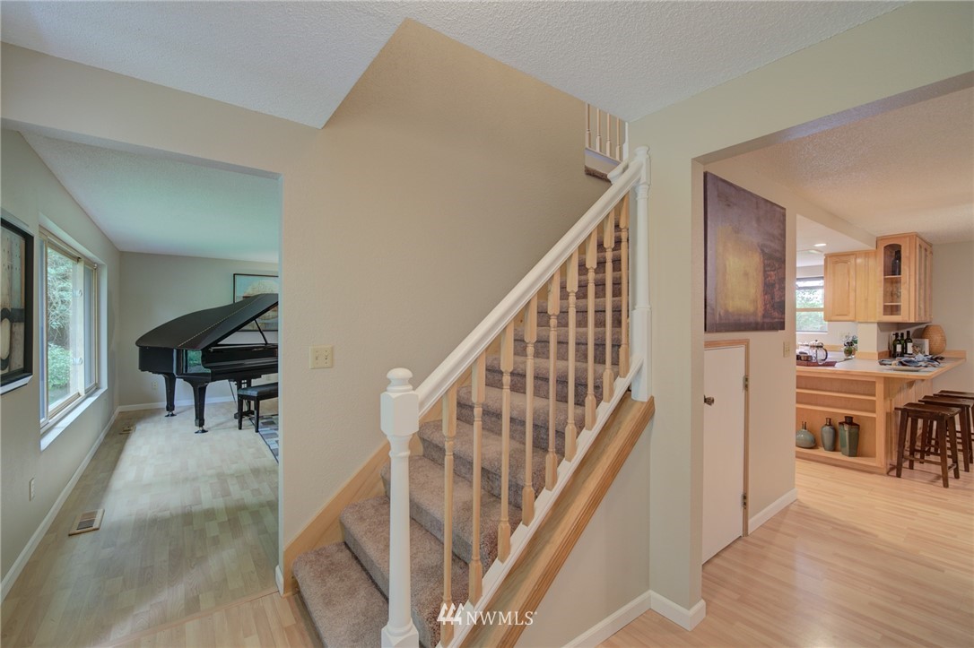 22091 Vine Road Brier, WA 98036 - Photo 11 of 25 Gallery Image 11