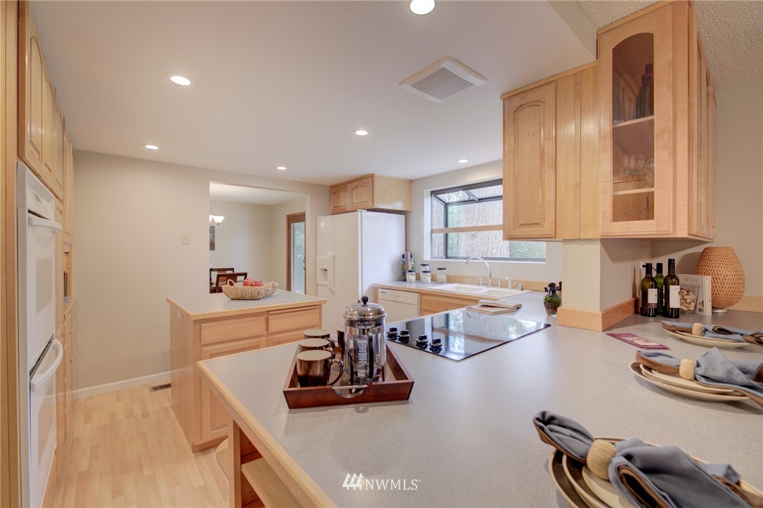 22091 Vine Road Brier, WA 98036 - Photo 9 of 25 Gallery Image 9
