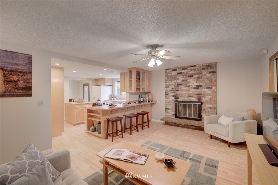 22091 Vine Road Brier, WA 98036 - Photo 10 of 25 Gallery Image 10