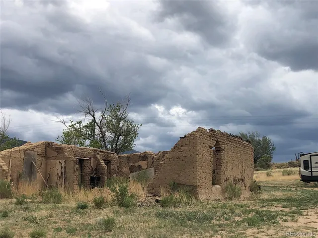 a view of a houses with sky view
