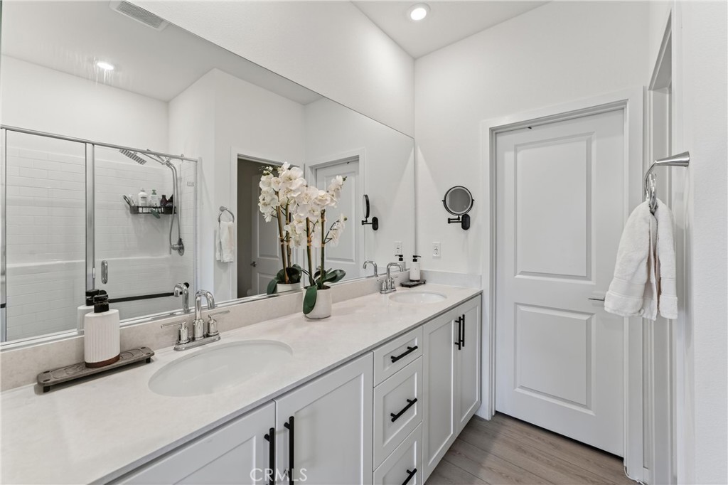 1572 Lima Way, Unit 6 Placentia, CA 92870 - Photo 25 of 35 a bathroom with 2 sink and a mirror