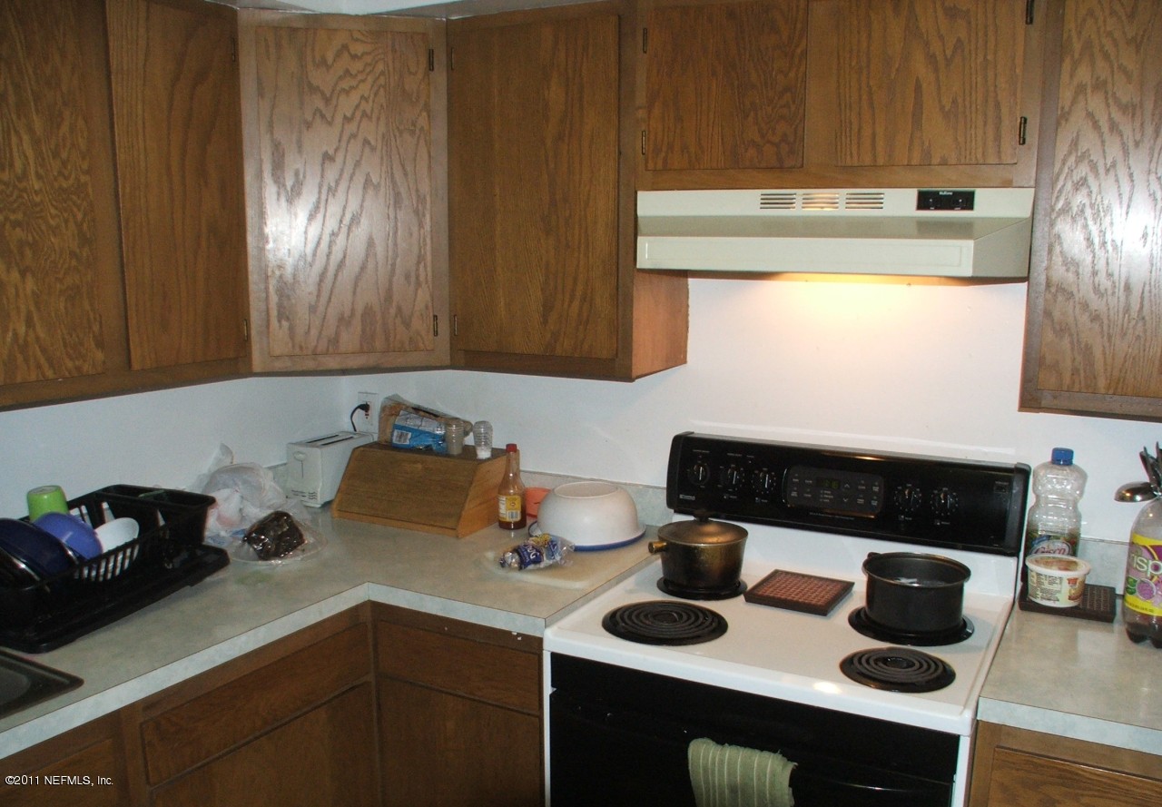 2325 Spring Park Road Jacksonville, FL 32207 - Photo 6 of 9 Unit Kitchen