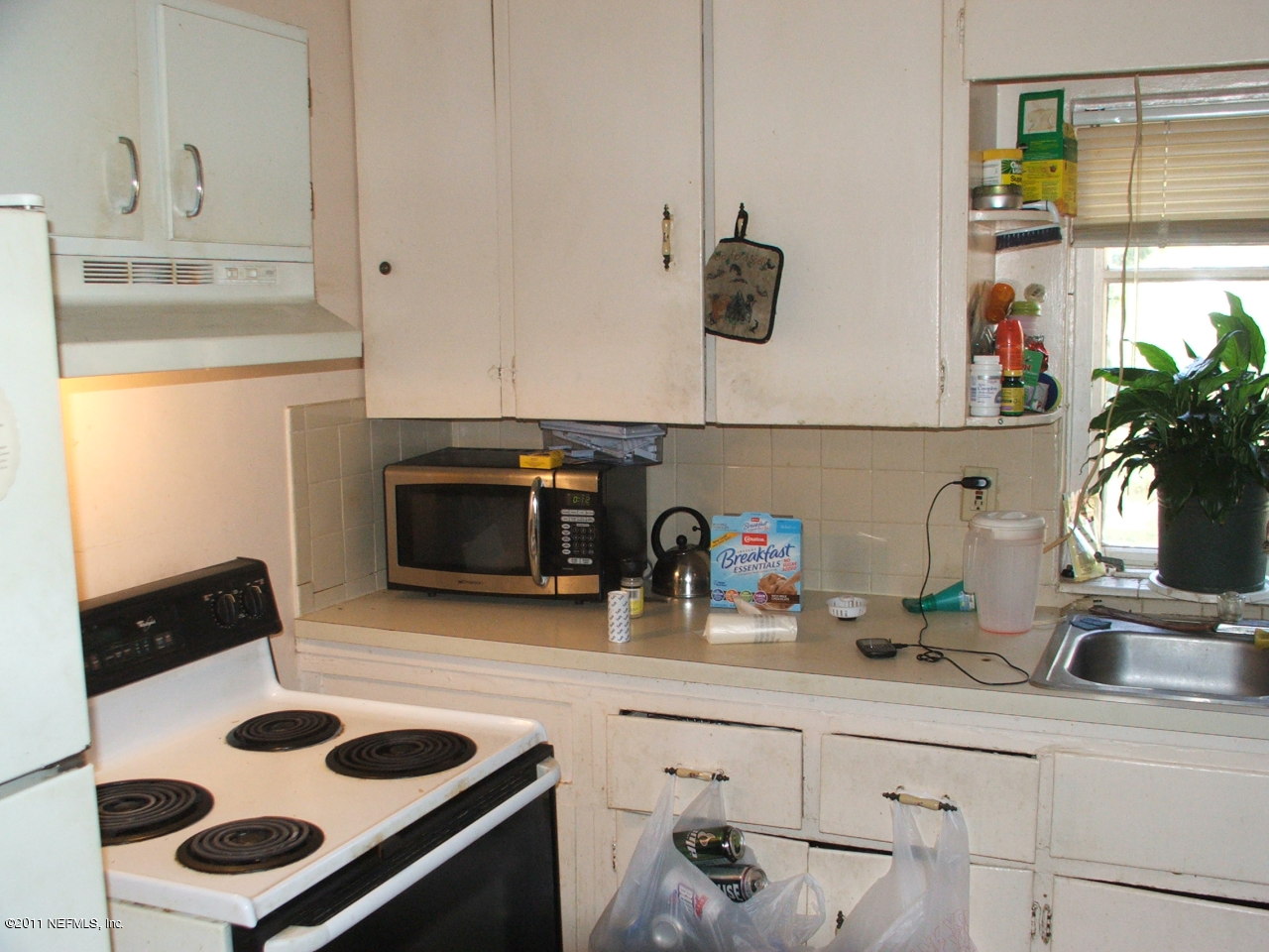 2325 Spring Park Road Jacksonville, FL 32207 - Photo 7 of 9 Unit Kitchen