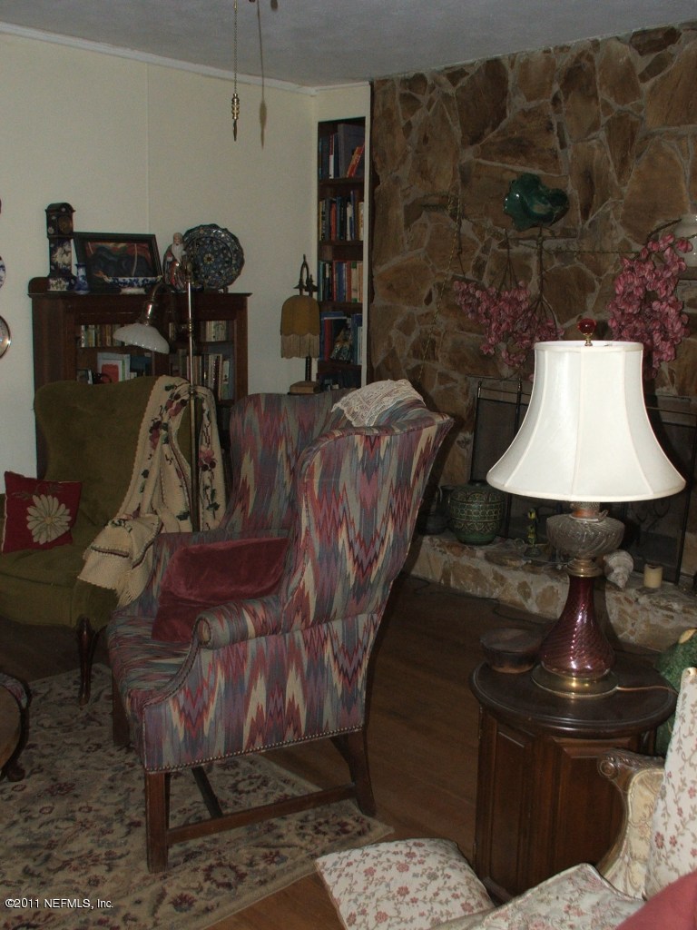 2325 Spring Park Road Jacksonville, FL 32207 - Photo 8 of 9 Unit Living Room
