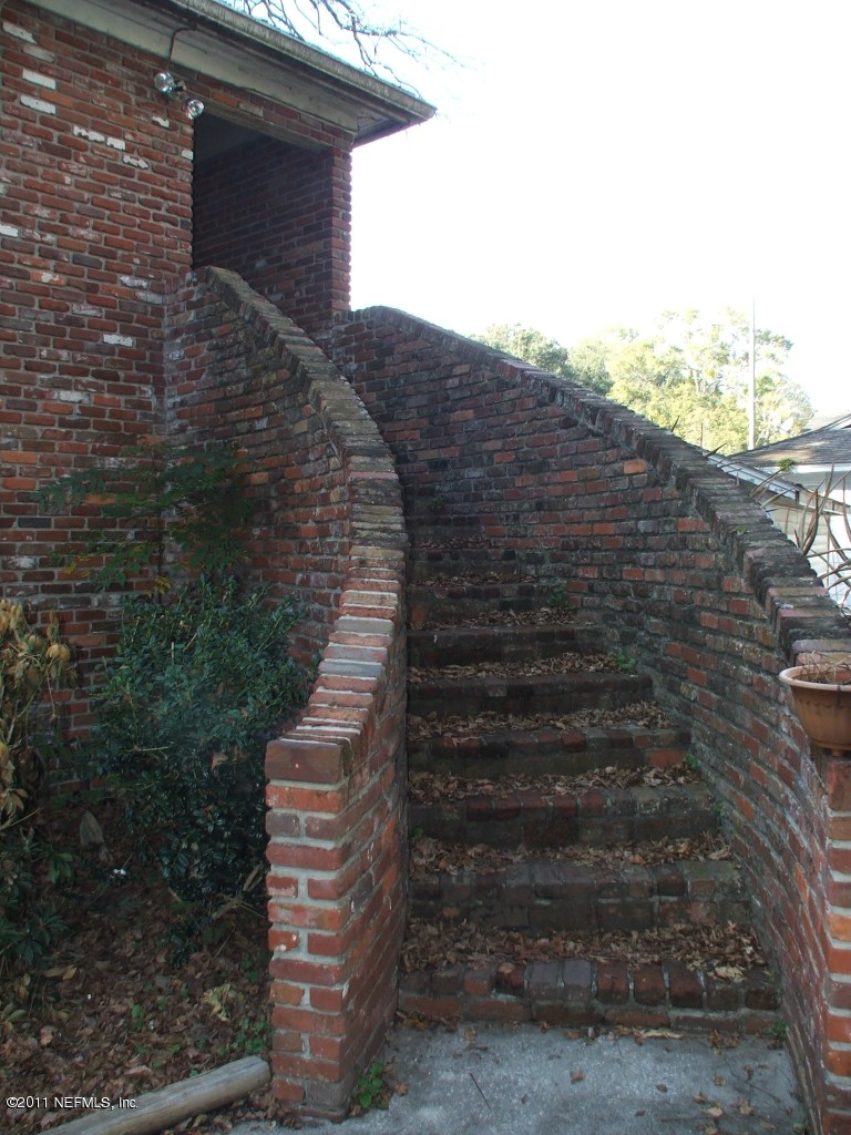 2325 Spring Park Road Jacksonville, FL 32207 - Photo 9 of 9 Staircase