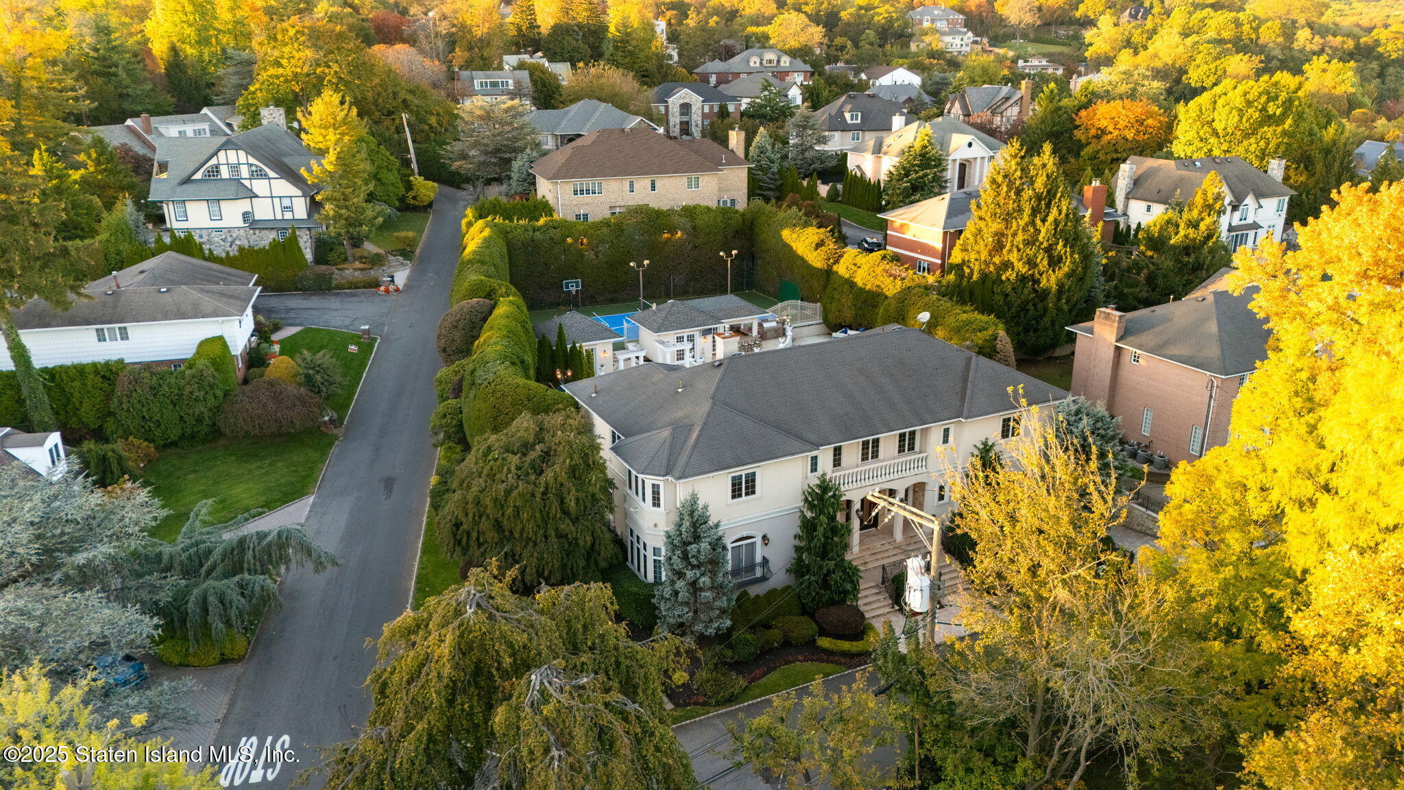 51 Romer Road Staten Island, NY 10304 - Photo 90 of 94 101-web-or-mls-DJI_20251021173023_0032_D