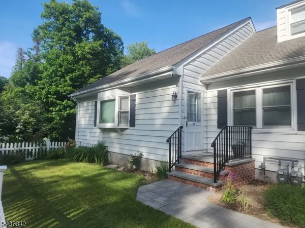 $1,600 | 18 Red Barn Lane, Unit 2, West Milford, NJ 07480