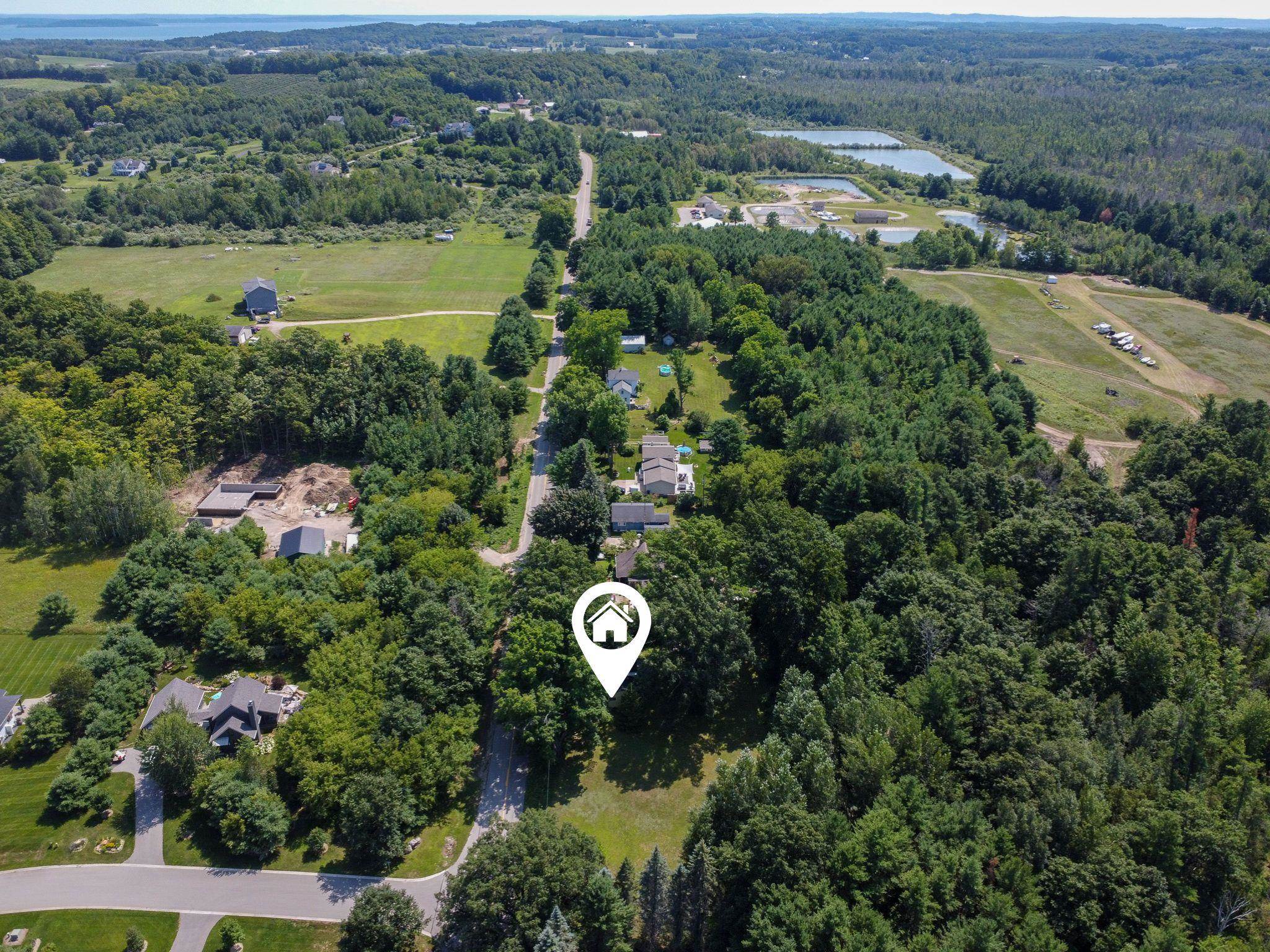 1304 South Richter Road Suttons Bay, MI 49682 - Photo 11 of 44 1949287-96e4fbbd-0e4f-4e7b-9acb-0eca4bd333b7.JPG