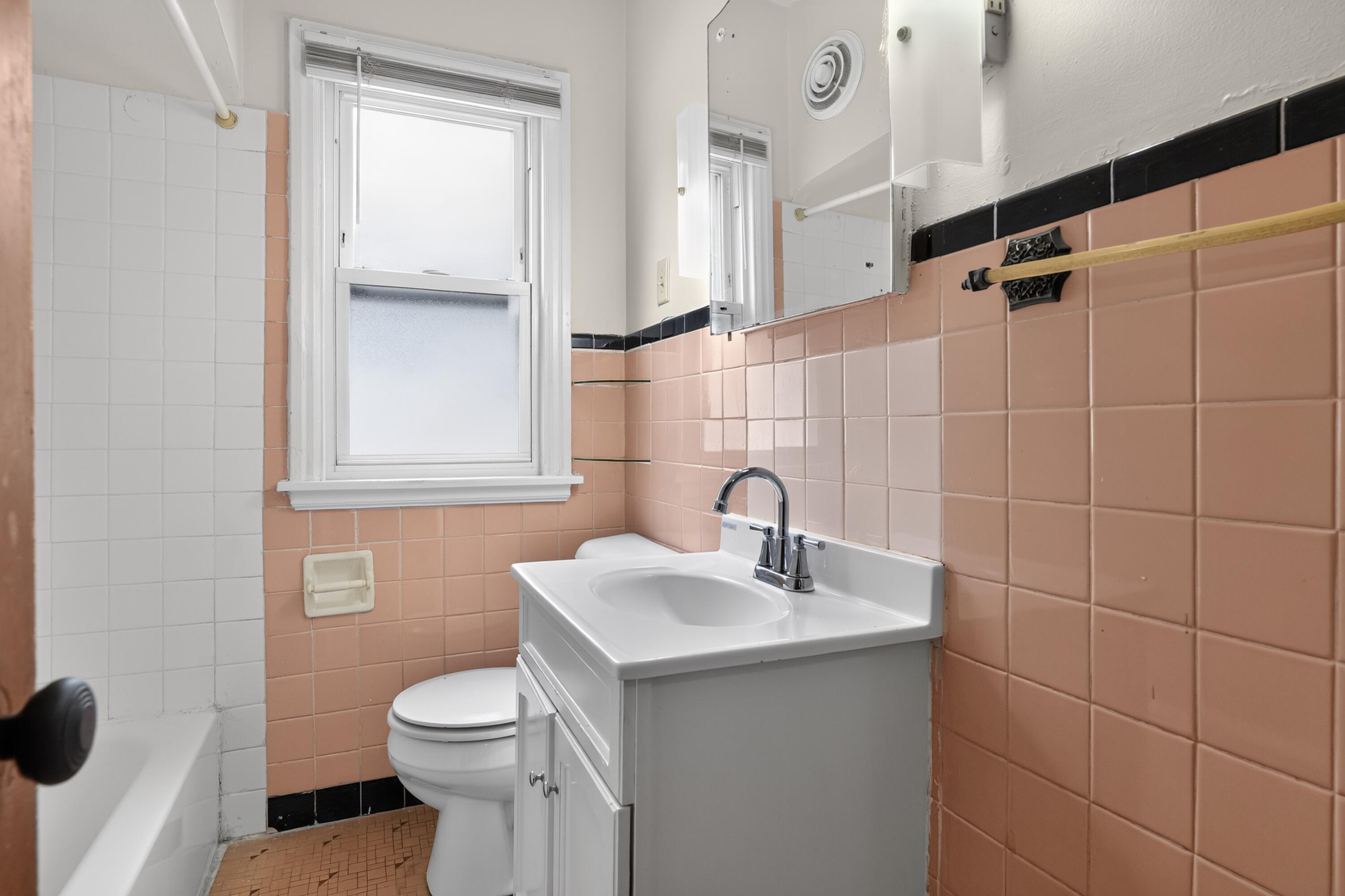 4109 North 39th Street Milwaukee, WI 53216 - Photo 28 of 37 28_4109_N_39th_St-Bathroom-8712