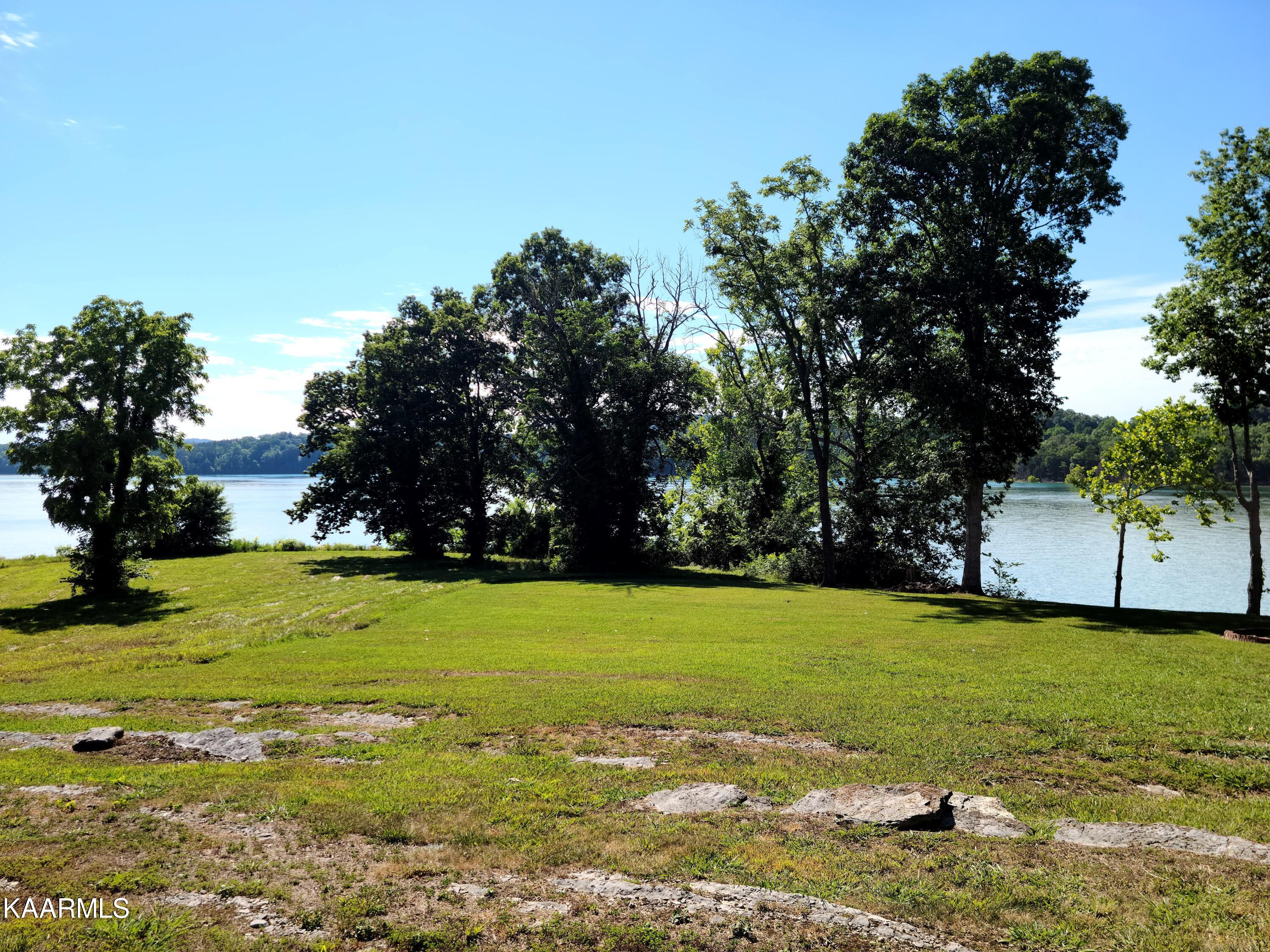 452 Regina's Point Sharps Chapel, TN 37866 - Photo 8 of 44 20220628_171443