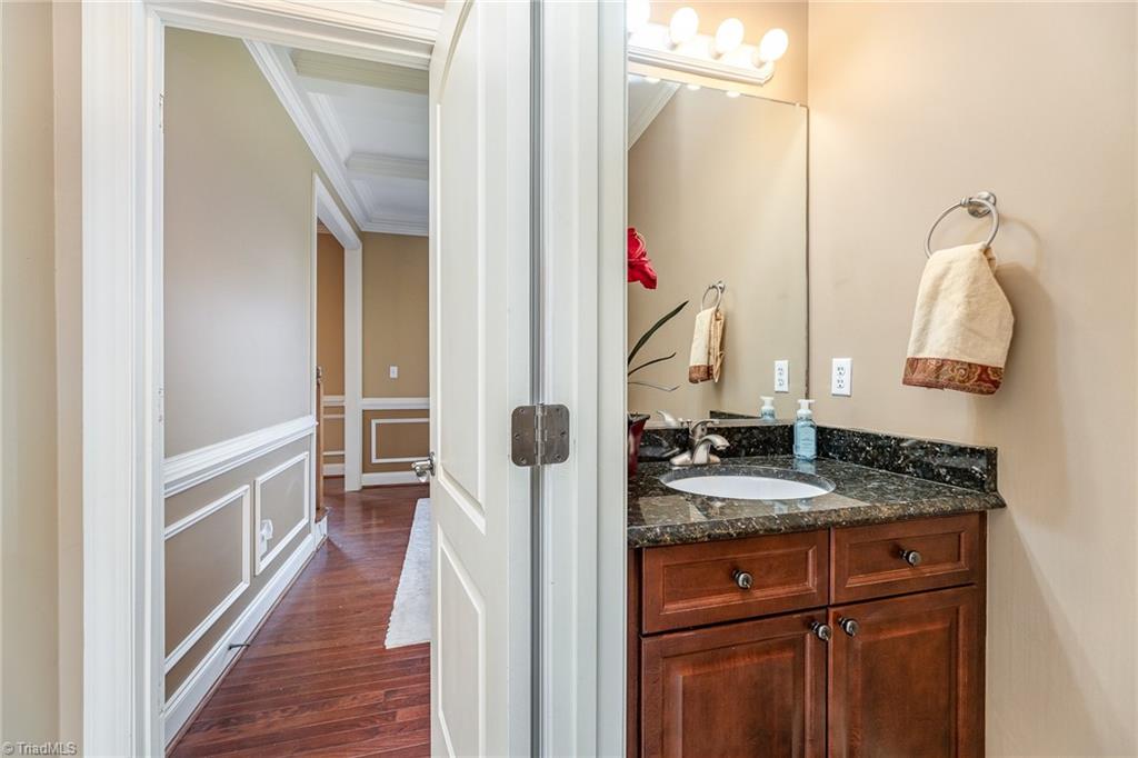 6657 Ridge Run Court Clemmons, NC 27012 - Photo 11 of 28 Powder Room on the Main