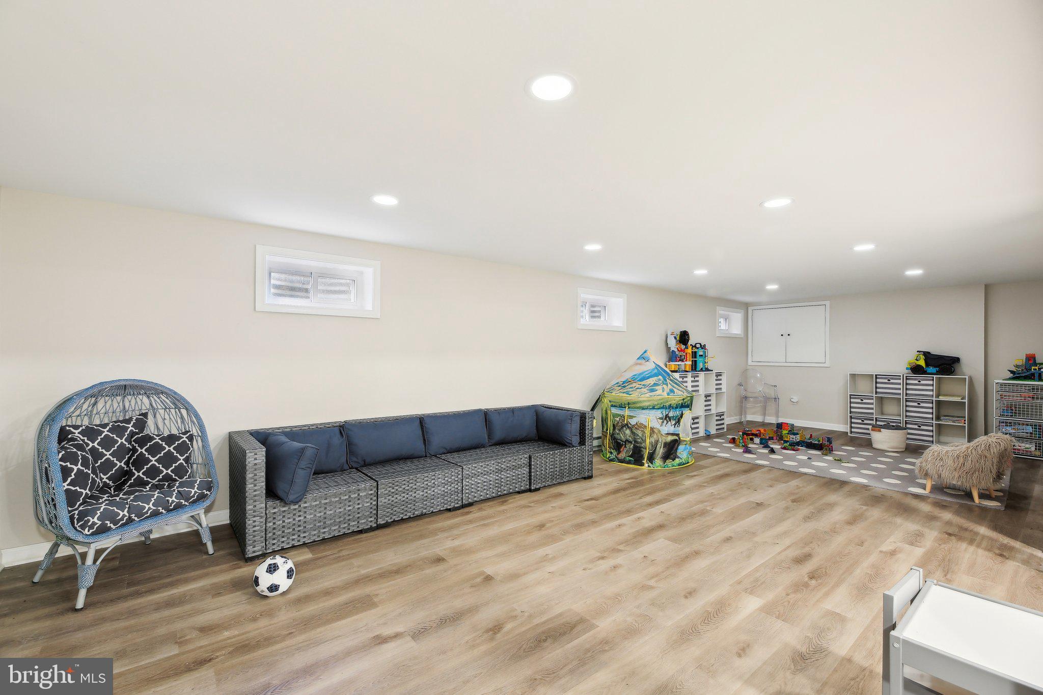 2139 Daisy Road Woodbine, MD 21797 - Photo 33 of 62 a living room with furniture and a flat screen tv