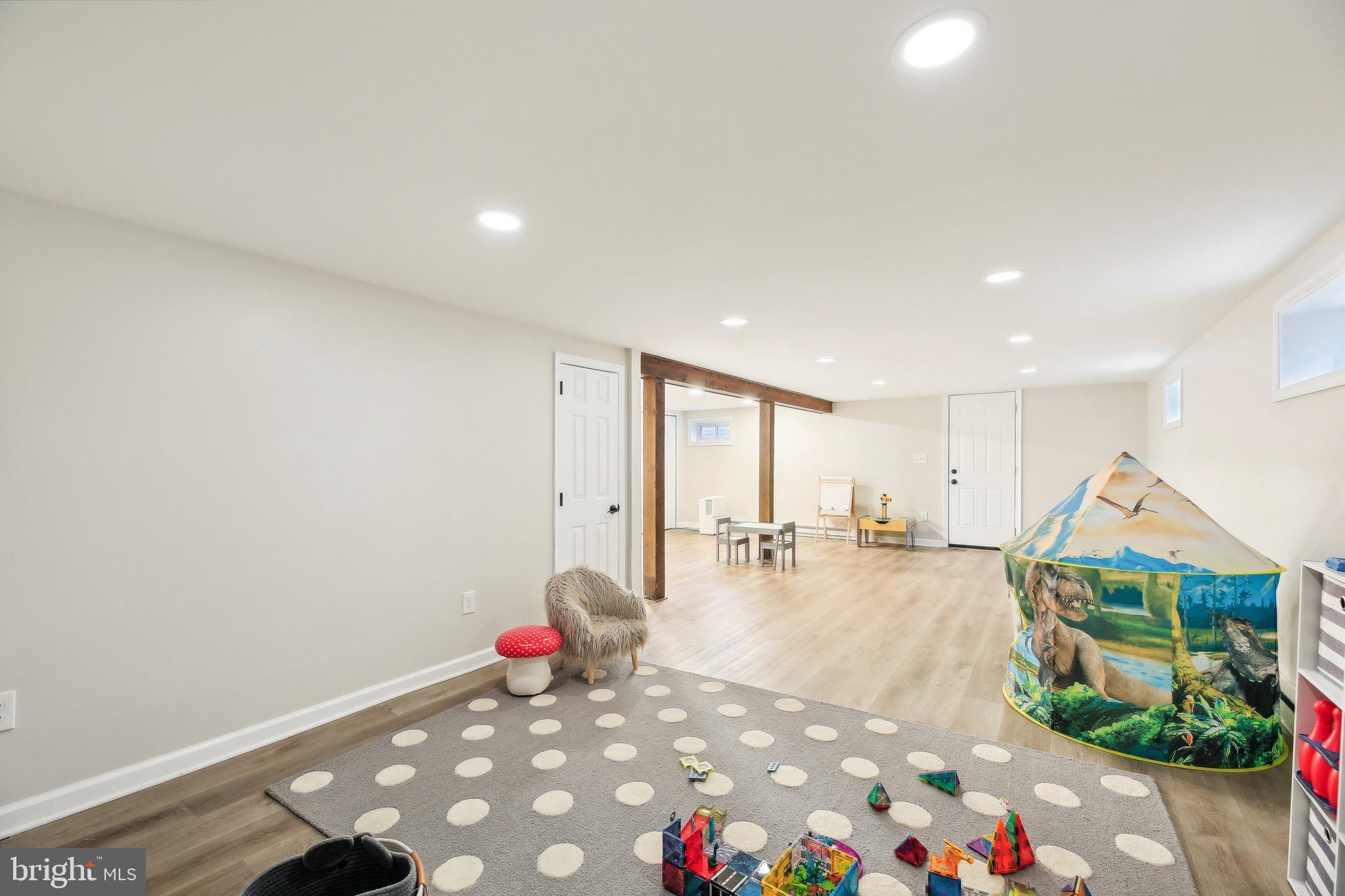 2139 Daisy Road Woodbine, MD 21797 - Photo 34 of 62 a very nice looking room with a large window
