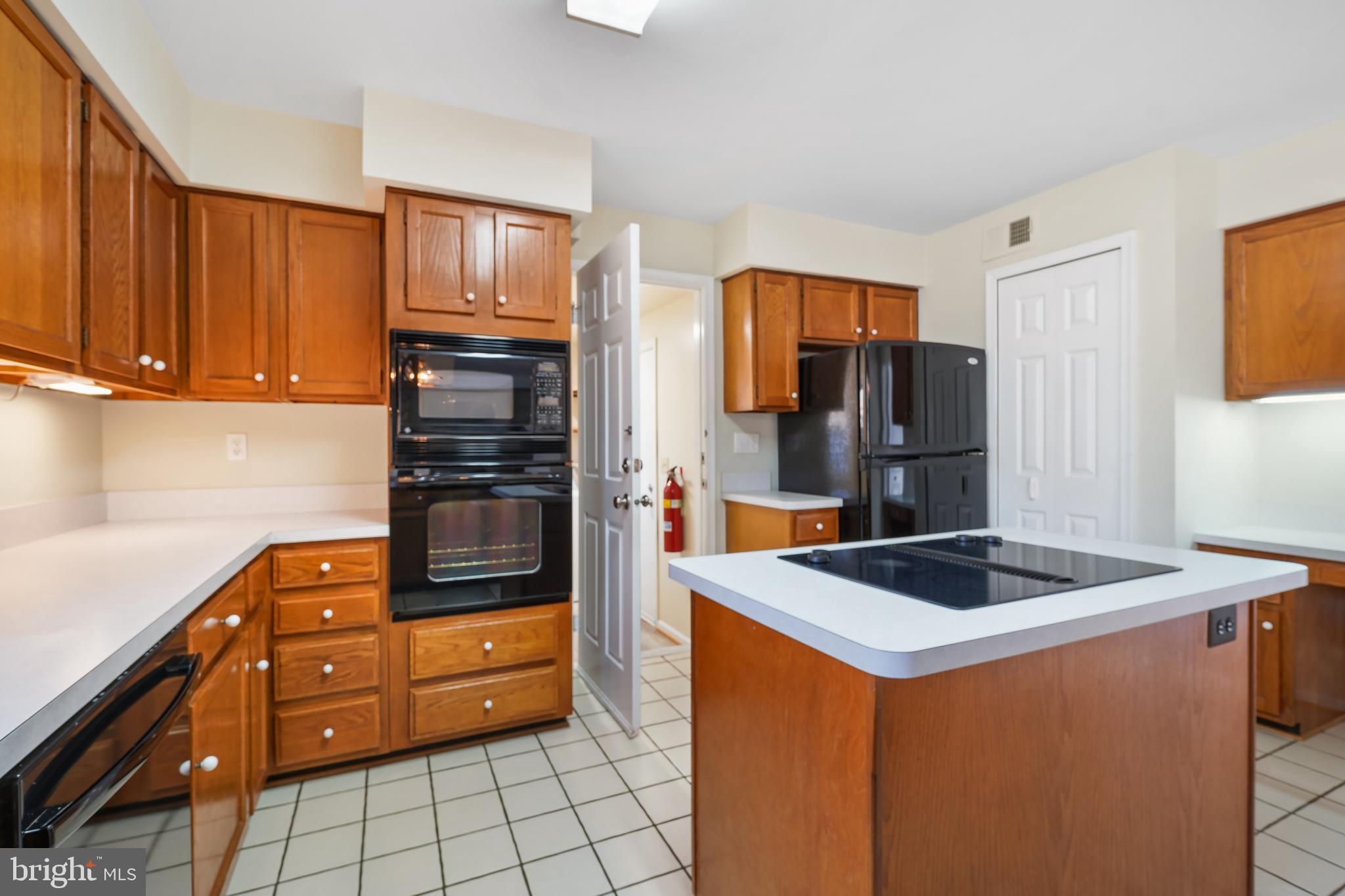 14992 DuFief Drive North Potomac, MD 20878 - Photo 19 of 51 Kitchen