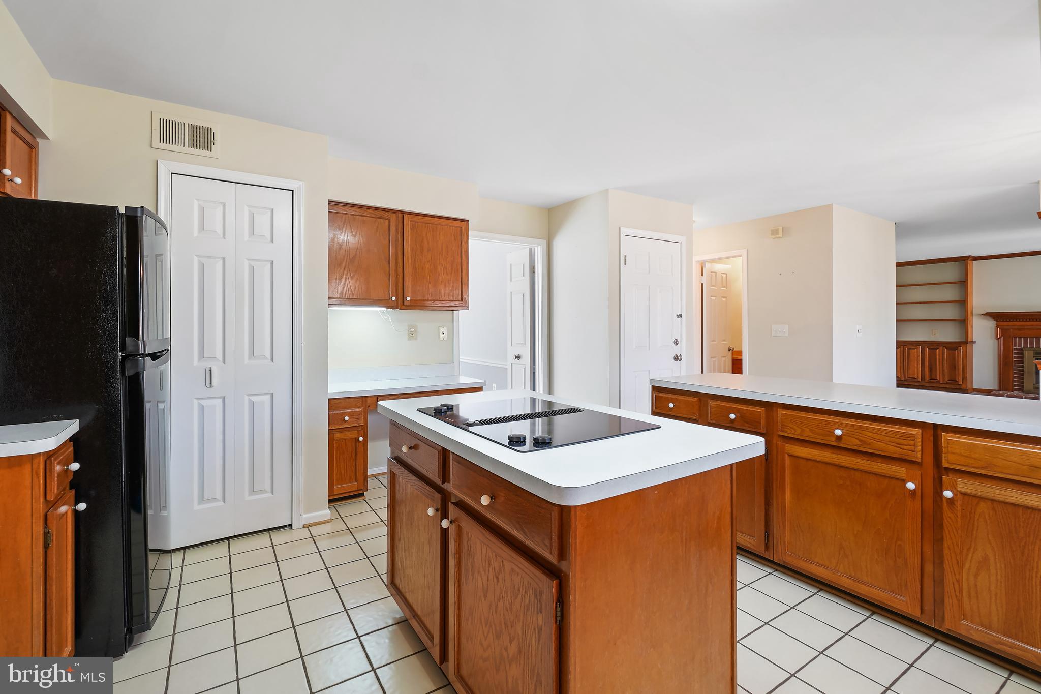 14992 DuFief Drive North Potomac, MD 20878 - Photo 21 of 51 Kitchen