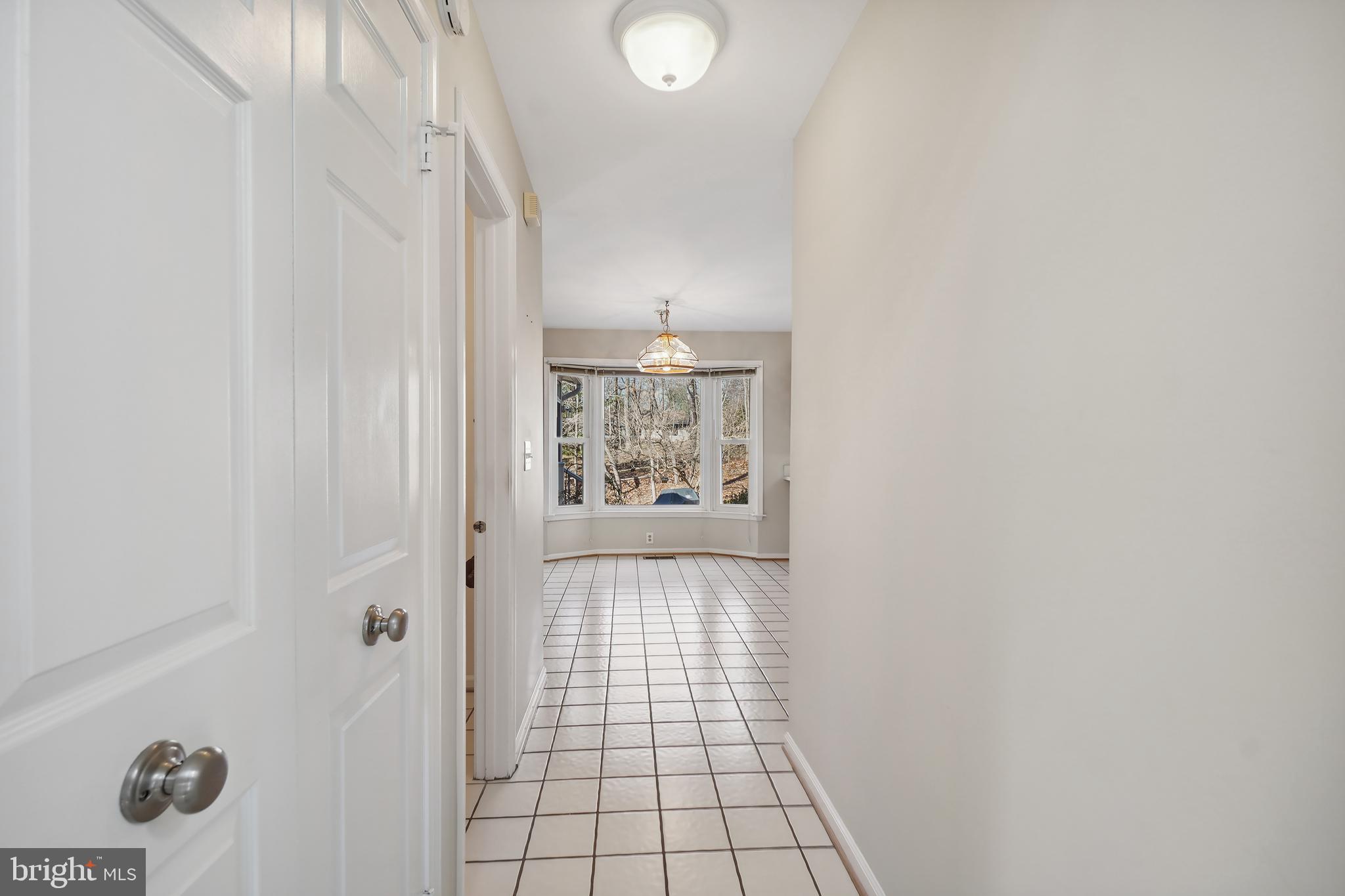 14992 DuFief Drive North Potomac, MD 20878 - Photo 9 of 51 Hallway