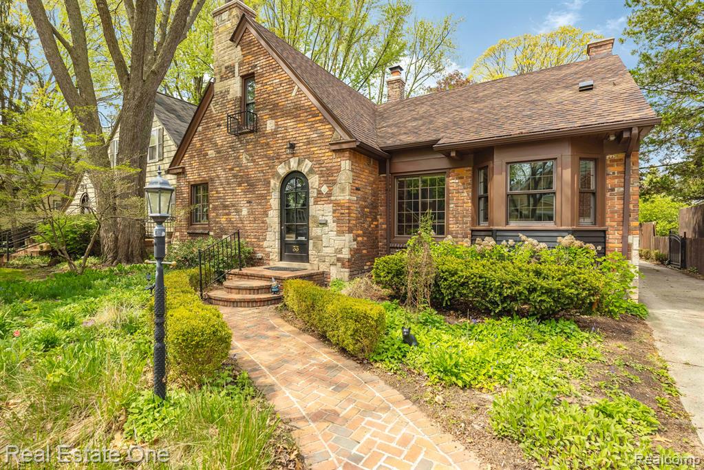 33 Sylvan Avenue Pleasant Ridge, MI 48069 - Photo 1 of 69 Gallery Image 1