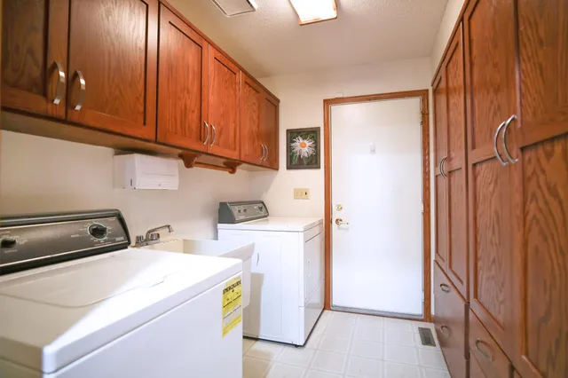 $445,000 | 1506 East Rose Street, Owatonna, MN 55060