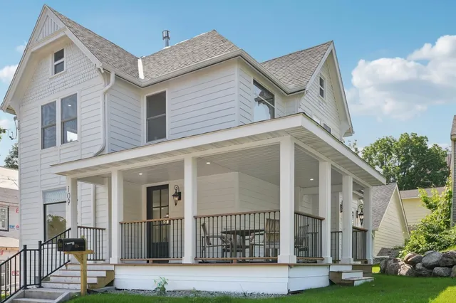 $1,100,000 | 109 Pine Street East, Stillwater, MN 55082