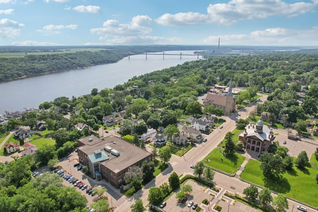 $1,100,000 | 109 Pine Street East, Stillwater, MN 55082