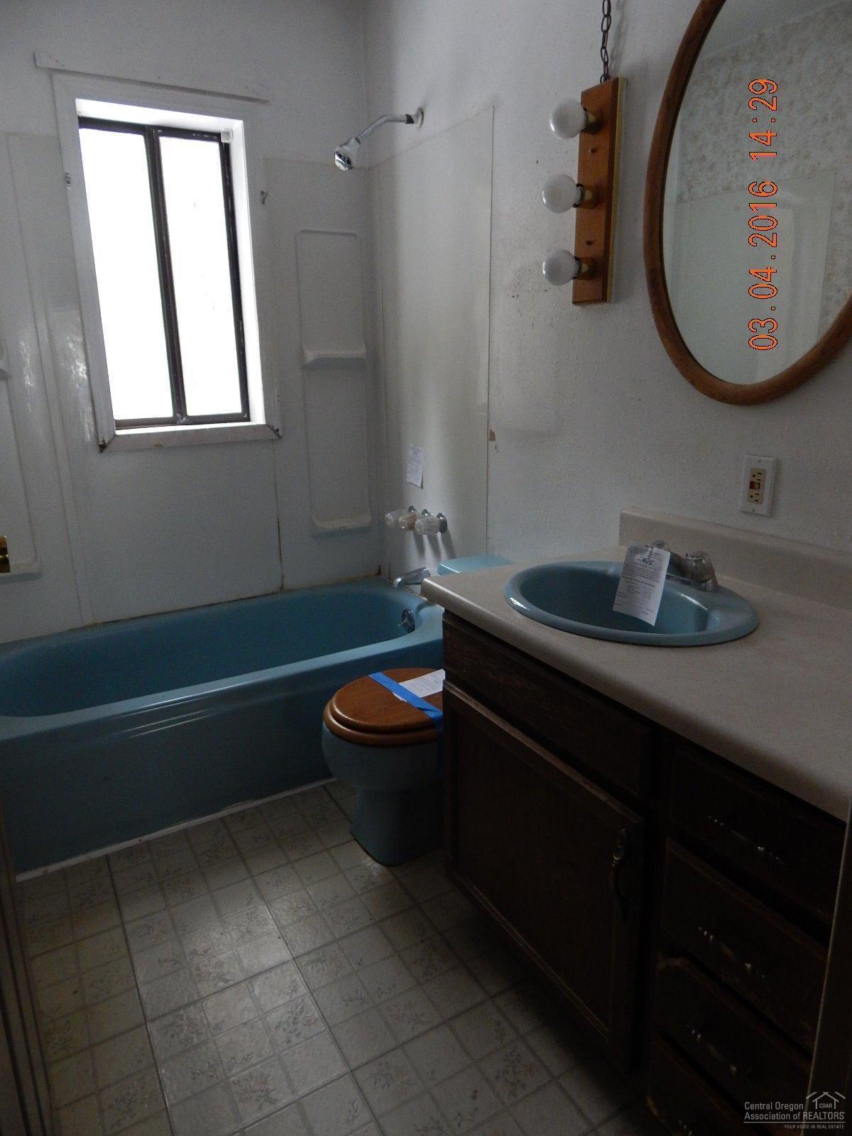 140135 Bearskin Road Crescent Lake, OR 97733 - Photo 11 of 22 Downstairs bathroom, full bath too.