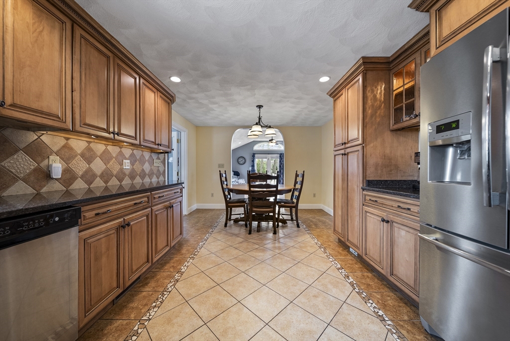 38 Magna Road Methuen, MA 01844 - Photo 6 of 42 Gallery Image 6