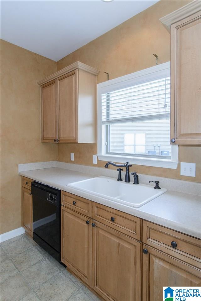 2009 Lake Circle Sterrett, AL 35147 - Photo 13 of 40
