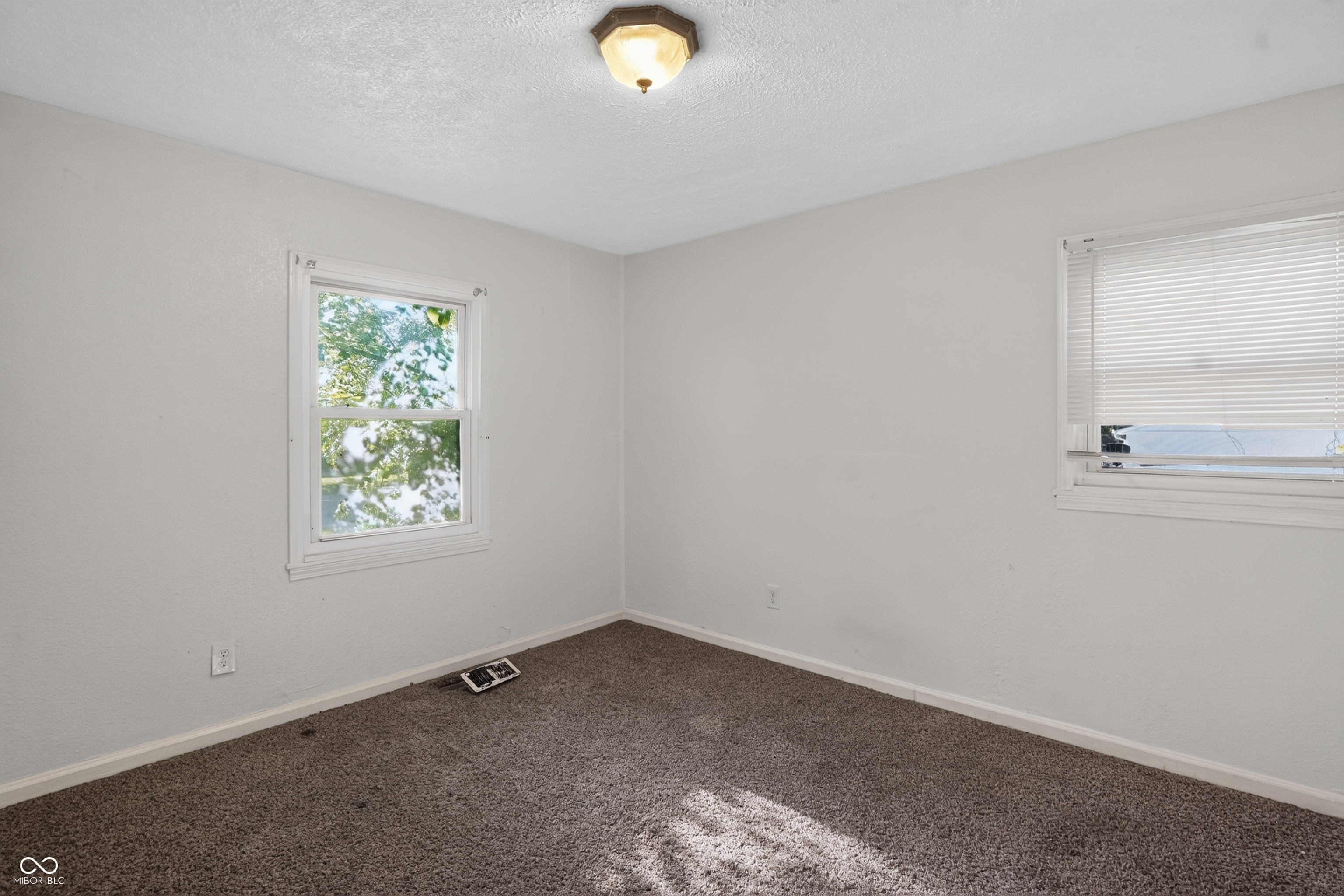 4038 Mitthoeffer Road Indianapolis, IN 46235 - Photo 16 of 29 Gallery Image 16