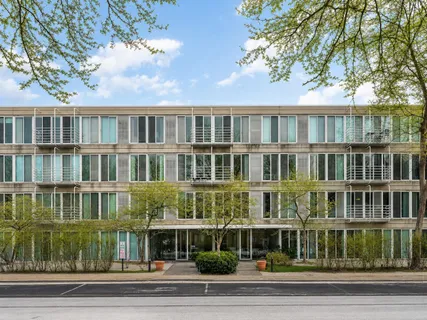 $245,000 | 2555 Gross Point Road, Unit 202, Evanston, IL 60201