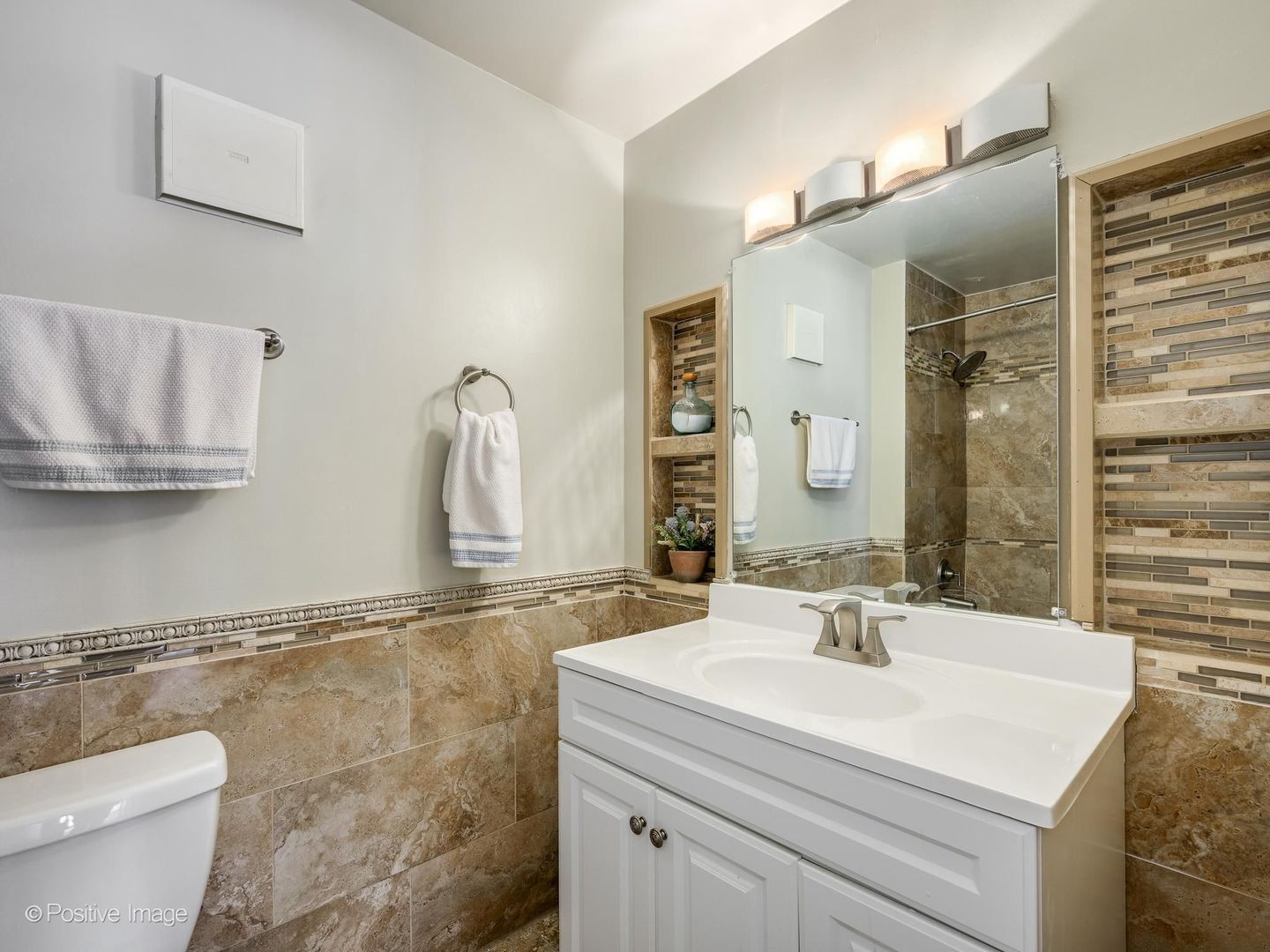 2555 Gross Point Road, Unit 202 Evanston, IL 60201 - Photo 11 of 17