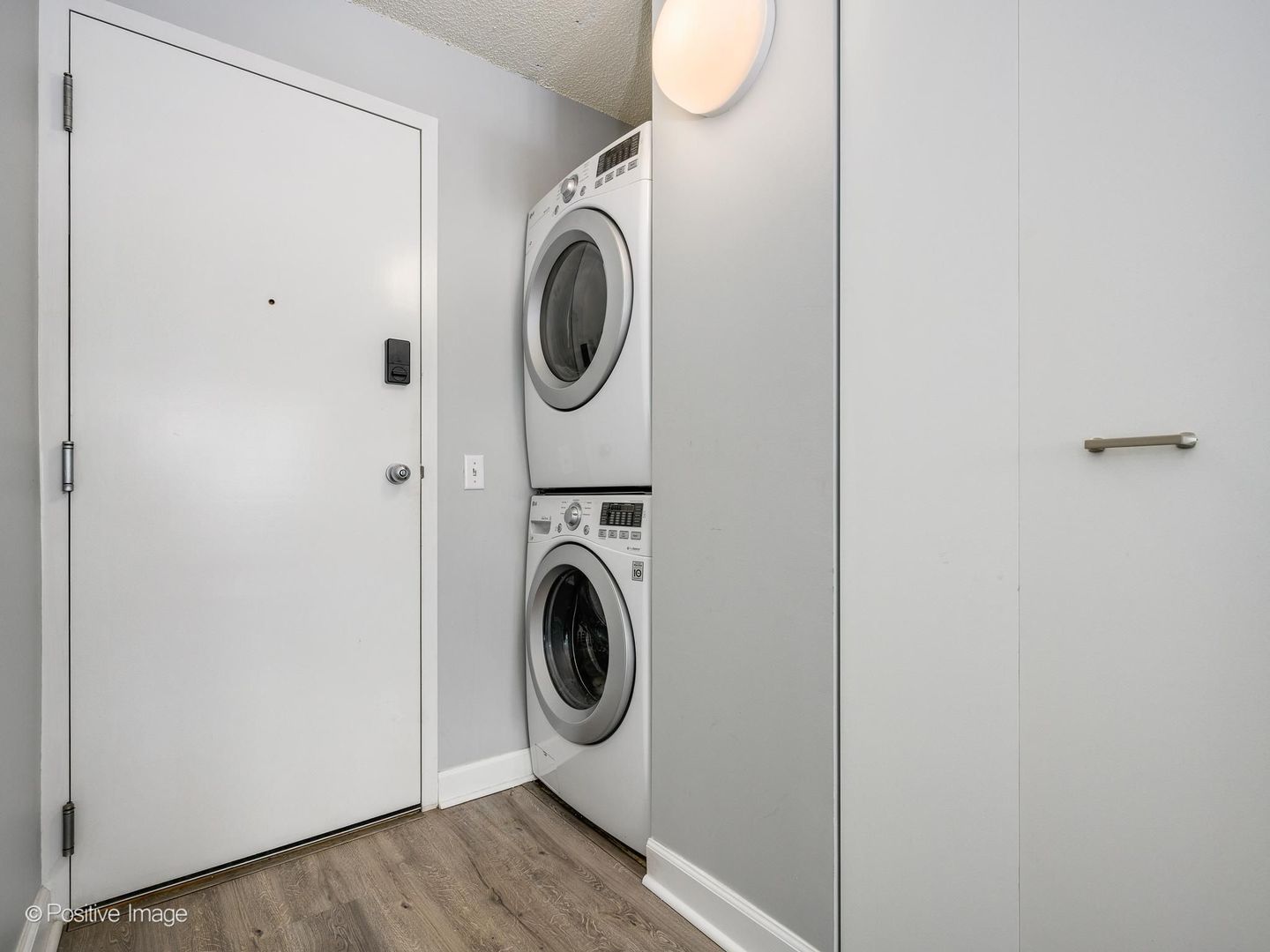 2555 Gross Point Road, Unit 202 Evanston, IL 60201 - Photo 12 of 17