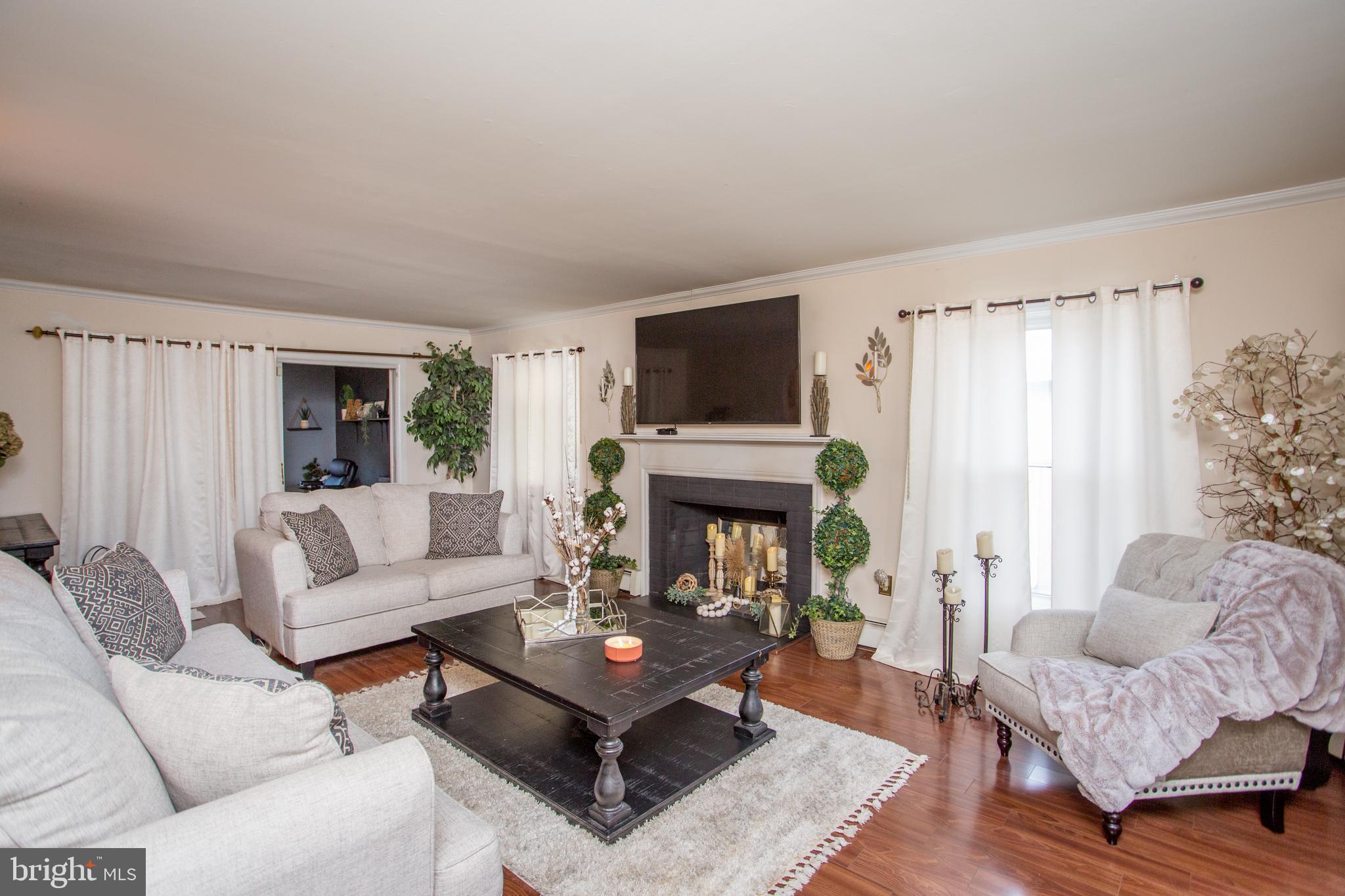 61 Tweed Road Levittown, PA 19056 - Photo 4 of 64